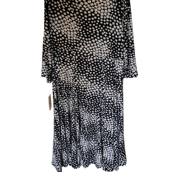 Haani Woman 3x plus size fit and flare midi dress. Black and white . - Picture 2 of 5